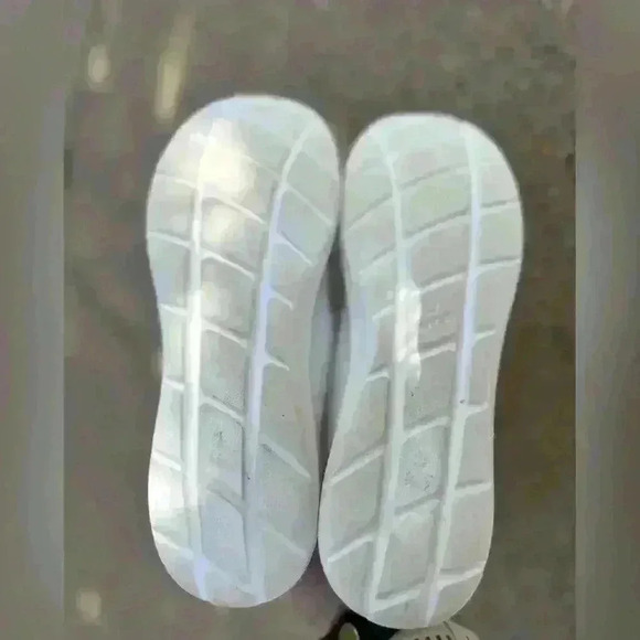 Cream colored Merino sneakers. Lace up. Tennis shoes. Merino wool. Size 8 - Picture 5 of 8